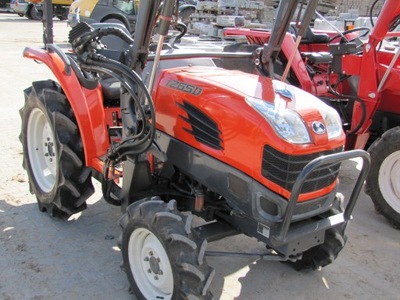 Traktor traktorek z ładowaczem czołowym Kubota T265D 