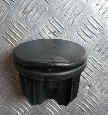 Jeep grand cherokee wk2 попільничка 05108051aa фото №1