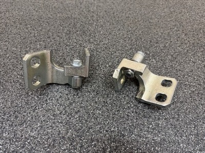 Ferrari петля петлі двері ліва door hinge 83865100 / 83864900 фото №1