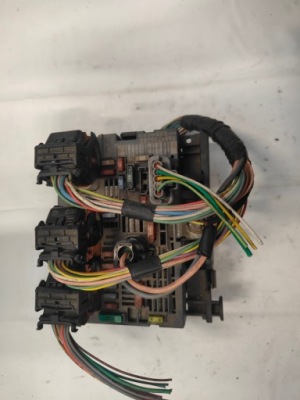Коробка предохранителей bsm r03 peugeot expert 2 scudo jumpy 9664706080 фото №1