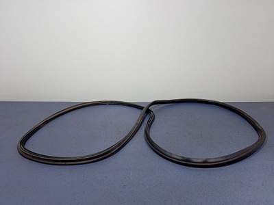 Hyundai terracan прокладка кришки багажника фото №1