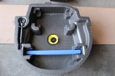 Citroen c3 picasso вкладыш багажника ушко треугольник фото №1