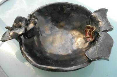 Bomboniera ceramiczna szkliwiona z ozdobami, wyrób jednostkowy