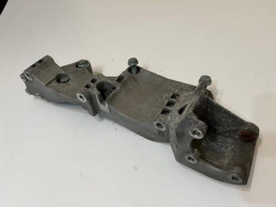 Vw golf iv audi a3 1.9 tdi кронштейн генератора 045903143c фото №1