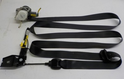 Alfa romeo giulietta ремень безопасности натяжитель 01561017500 фото №1