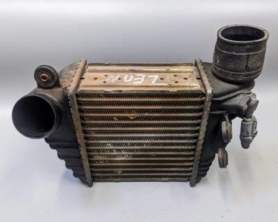 Радіатор інтеркулер seat leon pa66gf35 фото №1