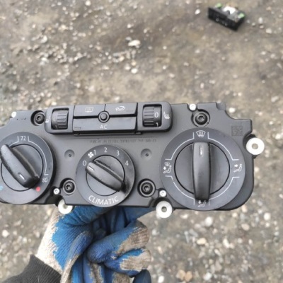 Панель обдув кондиціонера vw jetta golv 5 фото №1