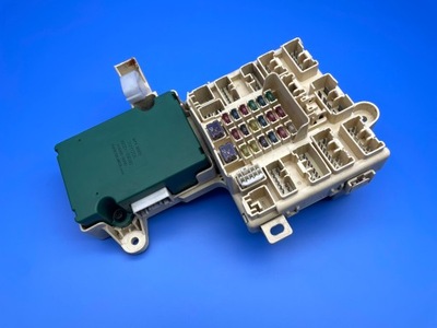 Lexus is 200 - коробка предохранителей 89221-53050 фото №1