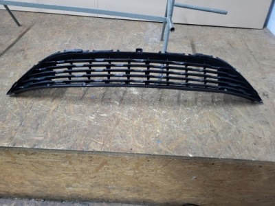 Opel corsa f решётка бампера передний перед фото №1