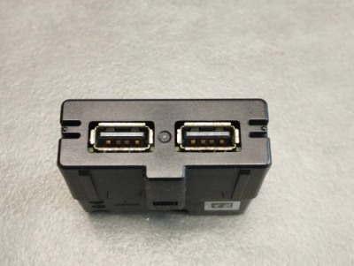 Skoda superb 3v подвійний роз'єм usb 5q0035726l фото №1