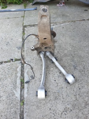 Tesla s поворотний кулак правий перед 6007018-00-c фото №1