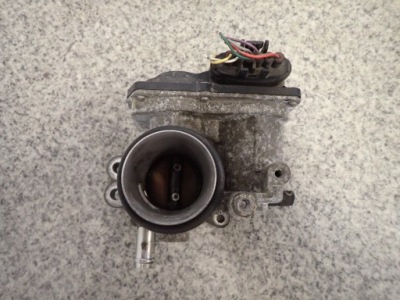 Toyota yaris ii 1.0 benz 06- дросельна заслінка фото №1