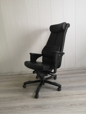 krzesło na kółkach biurowe HAG skórzane fotel biurkowy skóra
