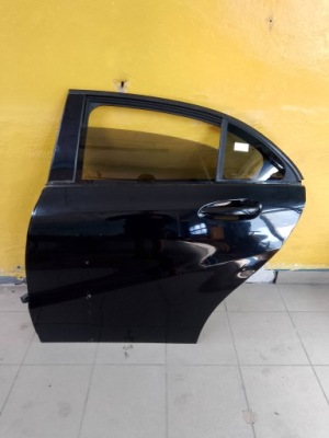 Mercedes w176 дверь левый задняя код лакокрасочного покрытия: 191 фото №1