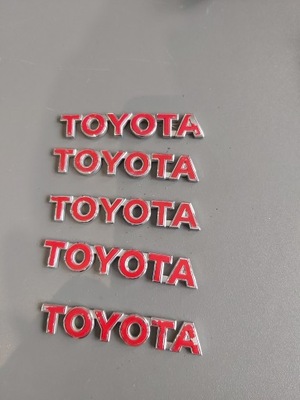Emblemat napis TOYOTA znaczek błotnika klapy Corolla Celica Avensis