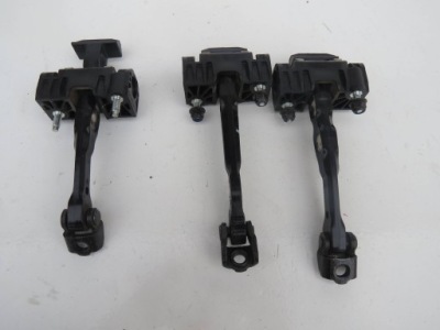 Обмежувач двері volvo v60 31217753 31217754 фото №1