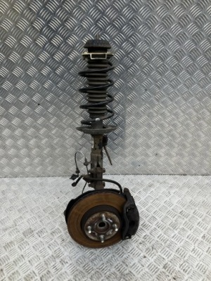 Амортизационная стойка поворотный кулак правый перед jazz iv 15- 1.3 автоматическая коробка передач фото №1