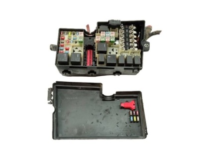 Коробка запобіжників 30737024 8688040 volvo v50 i 2004-2012 фото №1