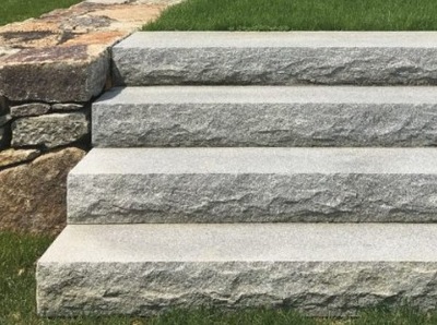 Blok schodowy granitowy bianco jasny szary płomieniowany 130x35x15 cm