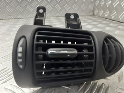 Решітка ліва обдув mercedes w203 a2038300154 фото №1