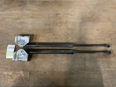 Renault clio iv амортизатори кришки задня kpl 844308661r фото №1