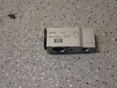 Toyota yaris ii 06-11 клапан розширювальний кондиціонера фото №1