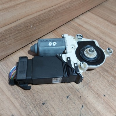 Моторчик скло правий перед bora 101386101 фото №1