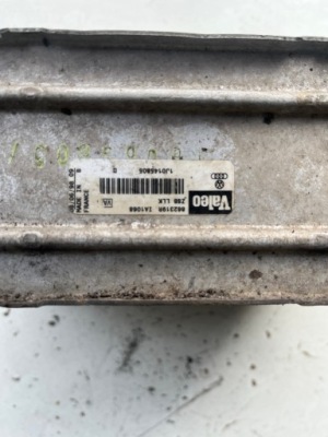 Интеркулер vw golf 4 1.8 t 1j0145805 фото №1