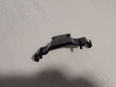 Audi a4 b9 lift кронштейн защита стойка 8w0867191 фото №1