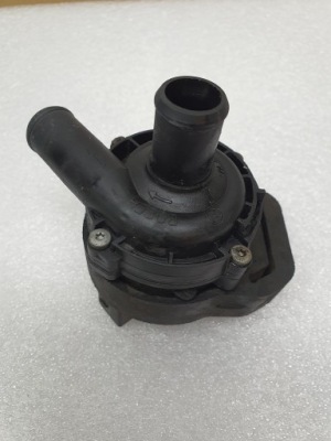 Додаткова насос води mercedes ml w166 фото №1