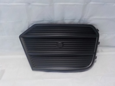 Audi q3 2016" - 2018" решётка радиатора бампера правая 8u0807682q фото №1