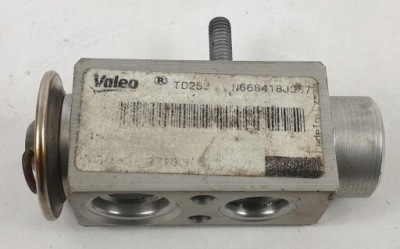 Клапан расширительный mercedes w169 w245 2208300384 фото №1