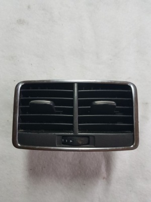 Audi решітка обдув задня audi a6 c6 4f0819203b фото №1
