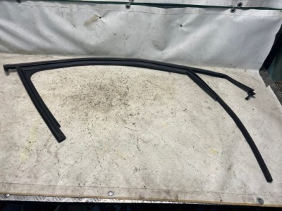 Mercedes klasa b w246 прокладка стекло правый перед фото №1