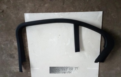 Молдинг рамка двері правий задня mercedes c 205 w205 2057370271 фото №1