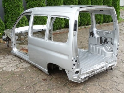 Citroen berlingo peugeot partner i lift 02-10 чверть лівий задня крила фото №1