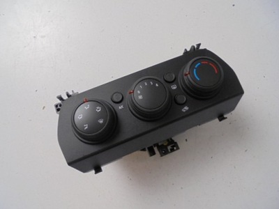 Панель кондиціонера dacia sandero iii 2020- фото №1