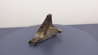 Vw lt 35 2.5 tdi кронштейн двигуна права 074199308 фото №1