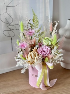 Pastelowy flowerbox z suszonych i stabilizowanych kwiatów