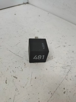 Реле vw touareg 7l0927841 фото №1