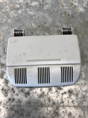 Бардачок na накладки на фари skoda octavia ii scout 1z0868565f фото №1