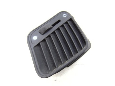 Решітка обдув верхній audi оригінальний номер 4d0819794b фото №1