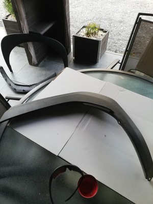 Toyota yaris cross молдинг na крила задня lh фото №1