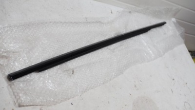 Молдинг уплотнитель левая перед jaguar ę-pace x540 фото №1