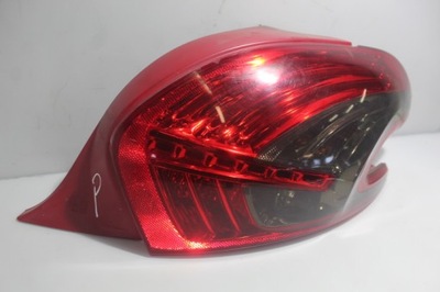 Лампа права задня peugeot 208 i фото №1