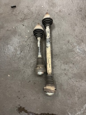 Vw caddy iii 10-15 приводной вал правая 2k3407272b фото №1