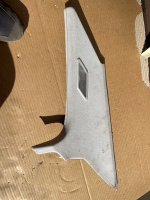 Накладка słupak правая задний  bmw e36 седан фото №1