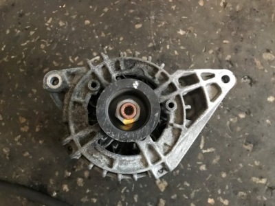 Генератор mercedes-benz оригинальный номер a0009063332 фото №1