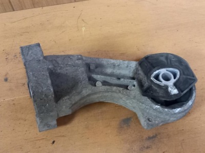 Кронштейн підпора renault master opel movano 112214498r фото №1