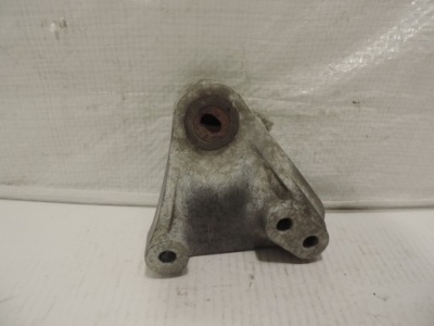 Opel insignia b кронштейн коробки 1.5t v07427 фото №1